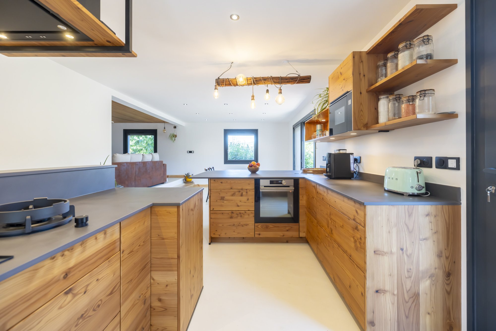 D&eacute;tail &icirc;lot central et &eacute;tag&egrave;res - Meubles Marrou